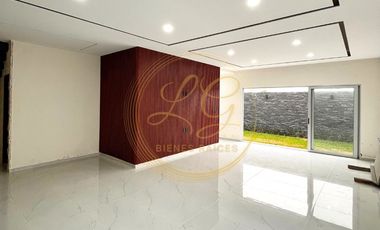 PREVENTA Residencia con recámara en planta baja y jardín en fraccionamiento privado