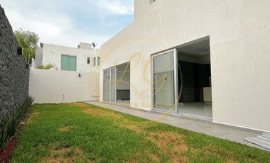 PREVENTA Residencia con recámara en planta baja y jardín en fraccionamiento privado