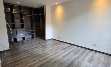 CHIA CON ADMINISTRACION RENTO APARTAMENTO 100 METROS VENTILADO ILUMINADO 3 HAITACIONES, 2 PARQUEADEROS, 1 DEPOSITO