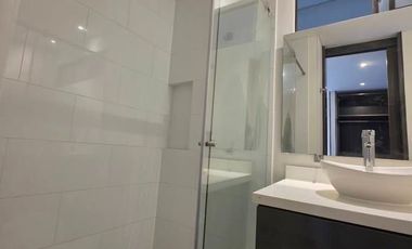CHIA CON ADMINISTRACION RENTO APARTAMENTO 100 METROS VENTILADO ILUMINADO 3 HAITACIONES, 2 PARQUEADEROS, 1 DEPOSITO