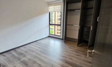 CHIA CON ADMINISTRACION RENTO APARTAMENTO 100 METROS VENTILADO ILUMINADO 3 HAITACIONES, 2 PARQUEADEROS, 1 DEPOSITO
