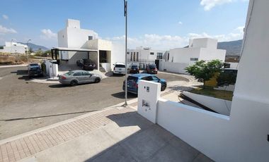 RENTA CASA NUEVA COLINAS DE JURIQUILLA QUER