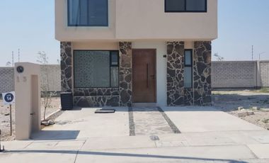 Casa Nueva en Renta Terrasoles. A 17 minutos del Aeropuerto de Querétaro.