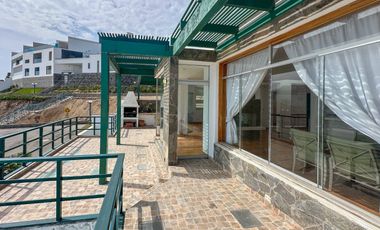 VENTA DE EXCLUSIVA CASA DE PLAYA AMOBLADA EN CONDOMINIO LOMAS DEL MAR – KM 121.5 PANAMERICANA SUR