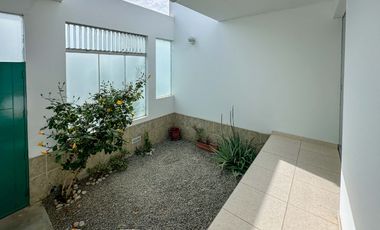 VENTA DE EXCLUSIVA CASA DE PLAYA AMOBLADA EN CONDOMINIO LOMAS DEL MAR – KM 121.5 PANAMERICANA SUR