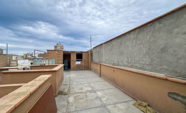 OPORTUNIDAD!!! Casa en Venta, 3 pisos + azotea con Piscina y Cochera en San Miguel