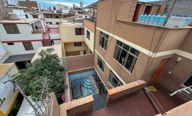 OPORTUNIDAD!!! Casa en Venta, 3 pisos + azotea con Piscina y Cochera en San Miguel