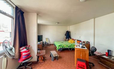 OPORTUNIDAD!!! Casa en Venta, 3 pisos + azotea con Piscina y Cochera en San Miguel