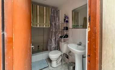 OPORTUNIDAD!!! Casa en Venta, 3 pisos + azotea con Piscina y Cochera en San Miguel