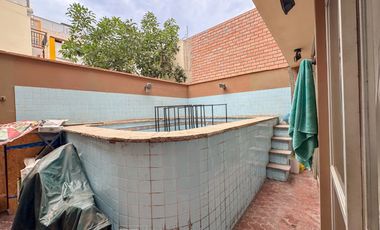 OPORTUNIDAD!!! Casa en Venta, 3 pisos + azotea con Piscina y Cochera en San Miguel