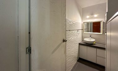 OPORTUNIDAD!!! Casa en Venta, 3 pisos + azotea con Piscina y Cochera en San Miguel