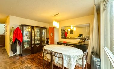 OPORTUNIDAD!!! Casa en Venta, 3 pisos + azotea con Piscina y Cochera en San Miguel