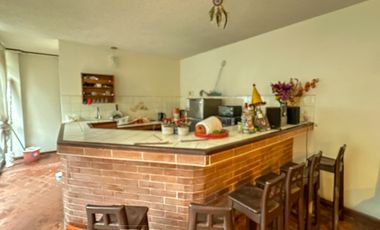 OPORTUNIDAD!!! Casa en Venta, 3 pisos + azotea con Piscina y Cochera en San Miguel