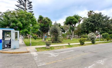 OPORTUNIDAD!!! Casa en Venta, 3 pisos + azotea con Piscina y Cochera en San Miguel