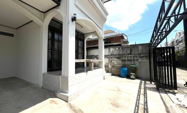 ขายบ้านเดี่ยว 2 ชั้น  ซอย ลาดพร้าว วังหิน  32 รีโนเวทต่อเติมพร้อมอยู่  เดินทางสะดวกเข้า  ลาดพร้าว รัชดาโชคชัย4 เลียบด่วน เกษตร นวมินทร์ใกล้รถไฟฟ้า