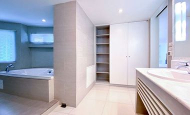 For Sale Large Condo 3 bedrooms , Nana area