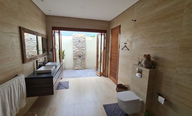 Disewakan Rumah Villa Rasa Bali ada Kolam Renang di Setiabudi Regency