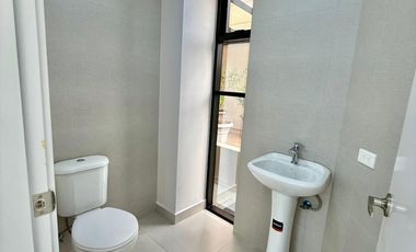 ¡CONSULTORIO EN VENTA JUNTO A LA CLÍNICA SANTA INÉS!