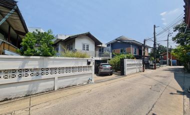 ขายบ้านเดี่ยว พร้อม กิจการห้องเช่า สุขุมวิท3 สมุทรปราการ เนื้อที่ 131 ตร.ว ใกล้ BTS เอราวัณ ทำเลทอง ลงทุนปล่อยเช่าทันที