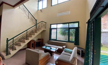 DIJUAL CEPAT RUMAH KELUARGA BESAR DI ARCAMANIK KOTA BANDUNG STRATEGIS DALAM KOMPLEK ONE GATE SYSTEM