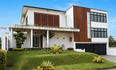 DIJUAL – Rumah Mewah Hook 2 Lantai Lahan Luas di Citra Grand City