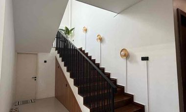 DIJUAL – Rumah Mewah Hook 2 Lantai Lahan Luas di Citra Grand City