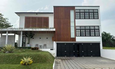 DIJUAL – Rumah Mewah Hook 2 Lantai Lahan Luas di Citra Grand City