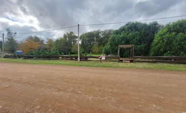 CASA FRENTE AL ARROYO SOBRE DOS LOTES