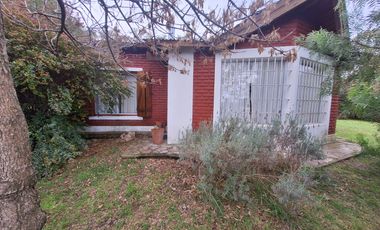 CASA FRENTE AL ARROYO SOBRE DOS LOTES