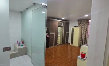 Se alquila Casa de 4 pisos - San Isidro - Ica