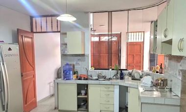 Se alquila Casa de 4 pisos - San Isidro - Ica