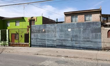 Casa dos pisos Alto Hospicio Población Gabriela Mistral