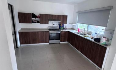 HERMOSA RESIDENCIA EN PRIVADA FUNDADORES