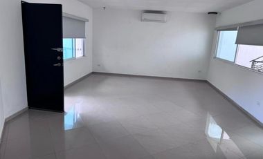 HERMOSA RESIDENCIA EN PRIVADA FUNDADORES