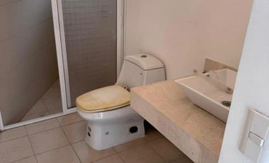 HERMOSA RESIDENCIA EN PRIVADA FUNDADORES