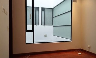 Apartaestudio con dos baños y dos parqueadero en Chico Navarra