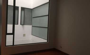 Apartaestudio con dos baños y dos parqueadero en Chico Navarra