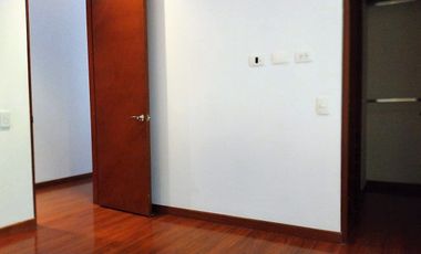 Apartaestudio con dos baños y dos parqueadero en Chico Navarra