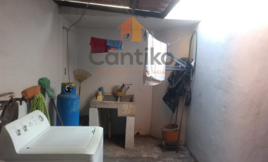 Casa 3 recámaras, 1 baño y 1/2 baño en Santa Cristina, Villa de Álvarez,Col.