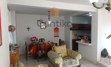 Casa 3 recámaras, 1 baño y 1/2 baño en Santa Cristina, Villa de Álvarez,Col.