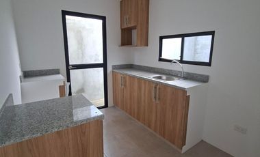 SE VENDE CASA DE 4 HABITACIONES DE 2 PISOS
