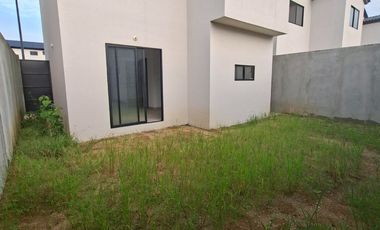 SE VENDE CASA DE 4 HABITACIONES DE 2 PISOS