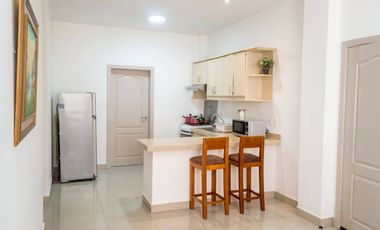 Departamento Ejecutivo Amoblado de 2 Dormitorios y 2 Baños en Urdesa Central, Guayaquil