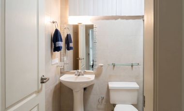 Departamento Ejecutivo Amoblado de 2 Dormitorios y 2 Baños en Urdesa Central, Guayaquil