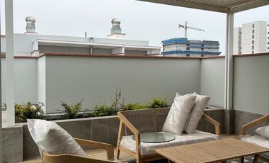 DUPLEX  DE  LUJO CON TERRAZA PRIVADA, VISTA PARCIAL AL MAR EN LA MEJOR ZONA DE SAN MIGUEL