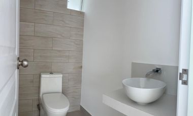 DUPLEX  DE  LUJO CON TERRAZA PRIVADA, VISTA PARCIAL AL MAR EN LA MEJOR ZONA DE SAN MIGUEL