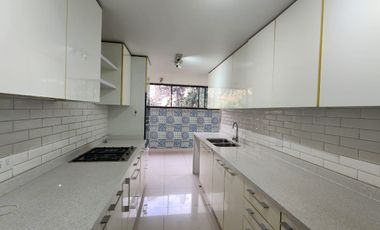 Amplio, Luminoso Y Renovado. Metro Manquehue