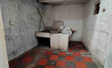 Venta de casa en Villa hermosa con renta y local.