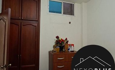 En Venta en Calle Guayas cerca al Redondel del Aguador Casa Comercial con locales comerciales y 3 departamentos