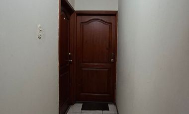 En Venta en Calle Guayas cerca al Redondel del Aguador Casa Comercial con locales comerciales y 3 departamentos